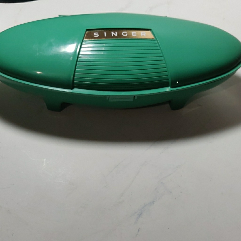 Singer 1960s buttonholer Jetson green